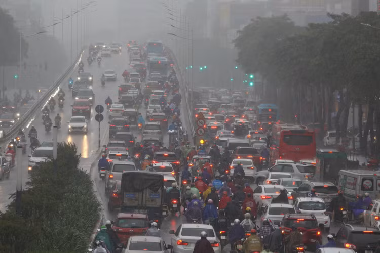 Các tuyến đường Nguyễn Trãi, Cầu Giấy, Phạm Văn Đồng, Vành đai 3, Trần Duy Hưng... đều ghi nhận tình trạng ùn tắc nghiêm trọng.