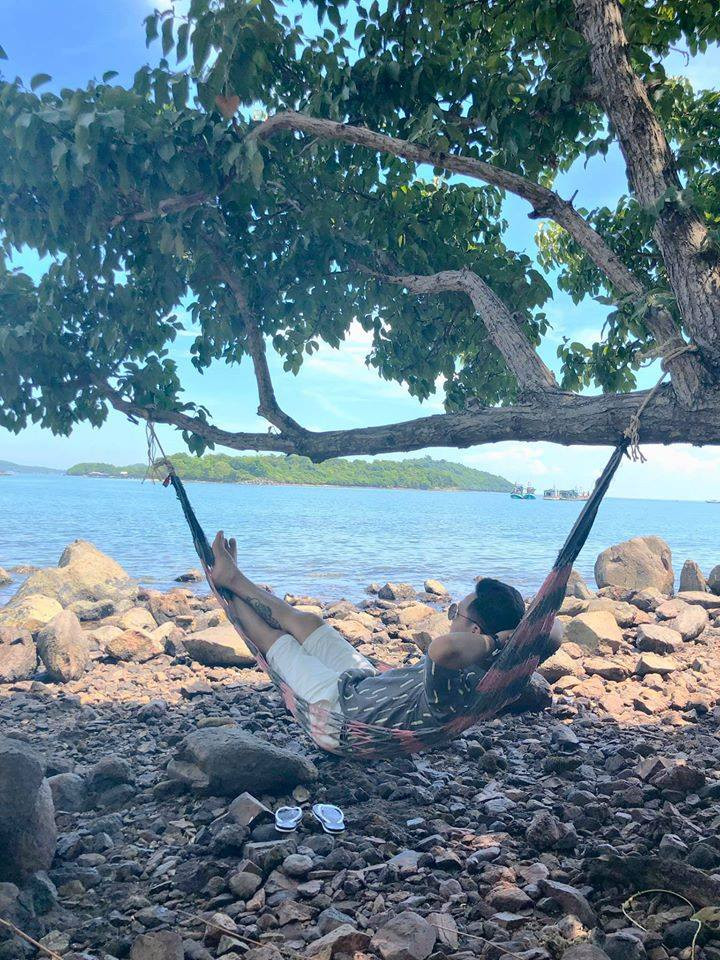 Nơi luôn tạo cho người ta sự tò mò ngay ở chính cái tên đầy thách thức. Nơi đây nổi tiếng với cảnh quan thiên nhiên tuyệt đẹp, màu xanh của núi rừng, nước biển trong vắt và những bãi cát trắng trải dài như hút hồn người đến. Khi đến quần đảo này, du khách sẽ được hòa mình trong làn nước biển xanh mênh mông. Khách du lịch có thể tham gia các trò chơi trên bãi biển hoặc lặn ngắm san hô, khám phá nhiều sinh vật biển độc đáo. Ảnh: internet.