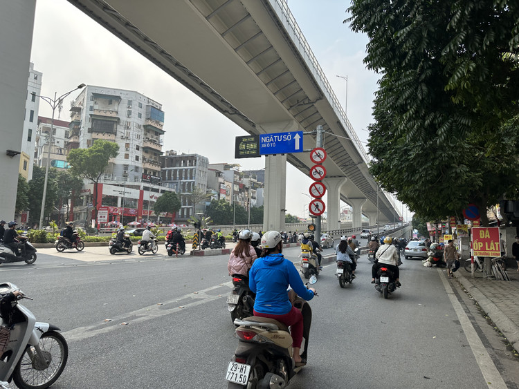 Lối lên Vành đai 2 trên cao đoạn Trường Chinh, khu vực Ngã Tư Sở