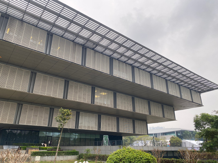 Thiết kế đẹp mắt và độc đáo của bảo tàng Hà Nội từng được tạp chí Business đánh giá là một trong những bảo tàng có kiến trúc đẹp mắt sánh ngang các bảo tàng nổi tiếng thế giới.