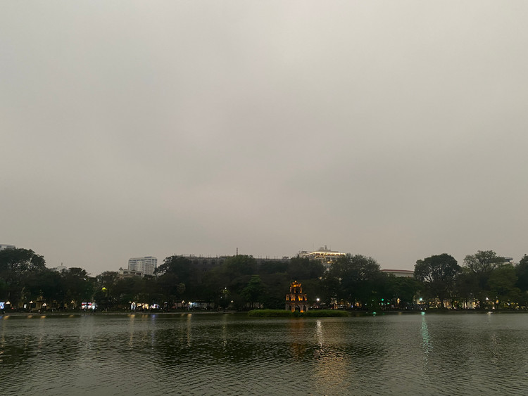 Trạng thái thời tiết nhiều mây và mưa dông, không khí lạnh tăng cường khả năng quay trở lại Hà Nội và kéo dài trong hai ngày cuối tuần. - Ảnh:T.Huy