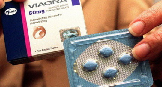 Viagra là tên hiệu của thuốc Sildenafil dùng để giúp chứng liệt dương ở nam giới, do công ty Pfizer Inc. sản xuất. Viagra là một loại thuốc được sử dụng để điều trị rối loạn chức năng cương dương và tăng huyết áp động mạch phổi. Hiệu quả điều trị rối loạn chức năng tình dục ở phụ nữ chưa được chứng minh. Ảnh: internet.