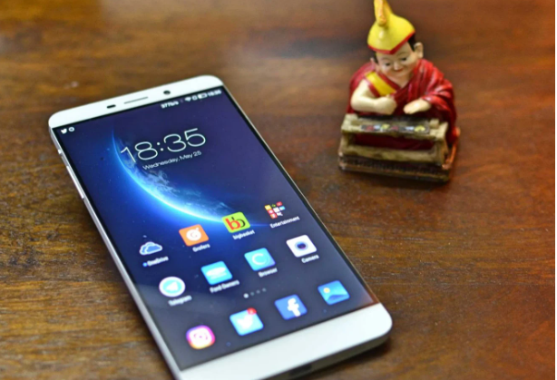 Chiếc Android đầu tiên sử dụng USB-C trước Apple 8 năm.