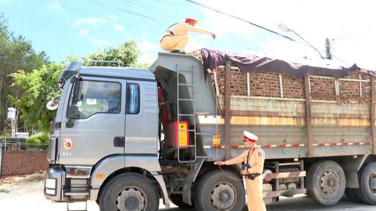 Xử lý nghiêm tiêu cực trong cấp phép lưu hành xe siêu trường, siêu trọng. Ảnh minh họa - Ảnh: Internet.