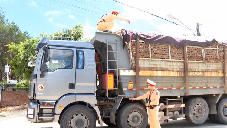 Xử lý nghiêm tiêu cực trong cấp phép lưu hành xe siêu trường, siêu trọng. Ảnh minh họa - Ảnh: Internet.