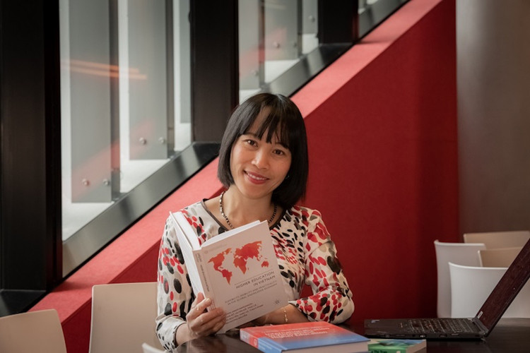 Phó giáo sư Trần Thị Lý. Phó giáo sư Trần Thị Lý.