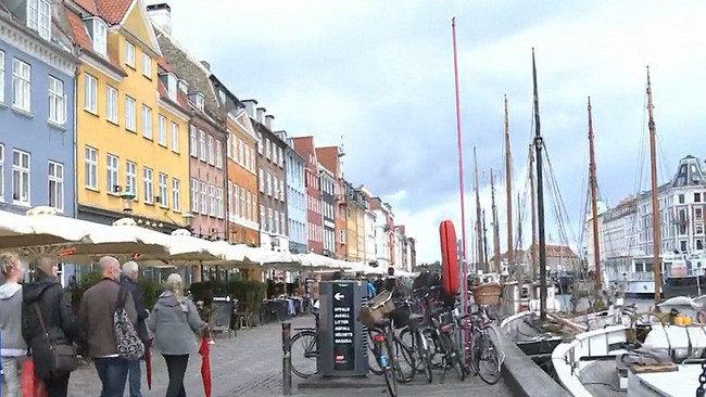 Người Đan Mạch nổi tiếng coi trọng văn hóa đạp xe. Đến 70% dân số Copenhagen có xe đạp và 45% lượng di chuyển ở đây được thực hiện bằng phương tiện này.