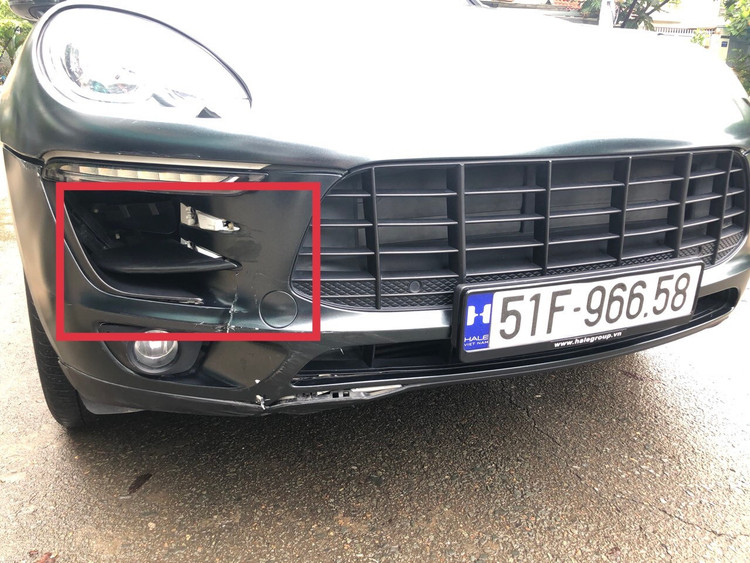 Cánh gió xe được thông báo chưa lắp xong do nhân viên kỹ thuật đặt sai… nhưng cũng không hẹn ngày hoàn thiện