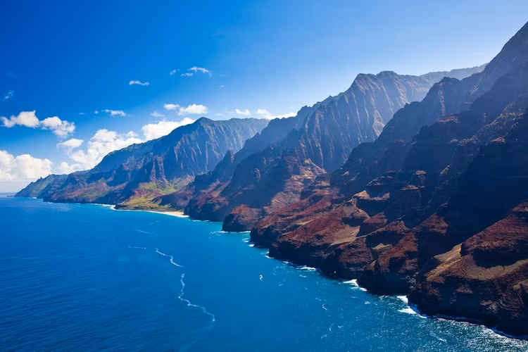 Bờ biển Na Pali ở Hawaii. Ảnh: Go Hawaii.