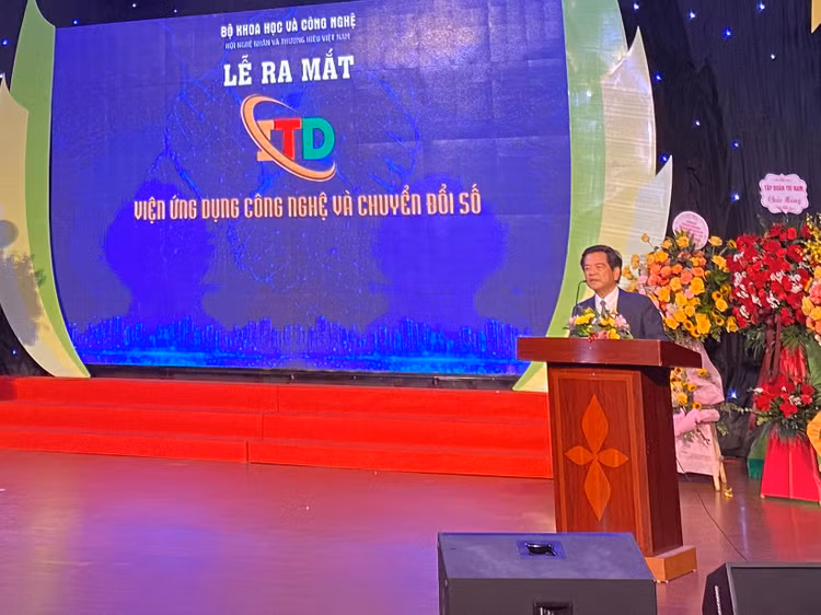 TS Lê Ngọc Dũng - Chủ tịch Hội Nghệ nhân và Thương hiệu Việt Nam phát biểu tại sự kiện. Ảnh: T.Huy