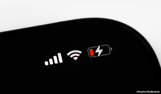 Hết pin nhanh chóng có thể là một trong những dấu hiệu cho thấy iPhone đang bị theo dõi. Ảnh: Primakov