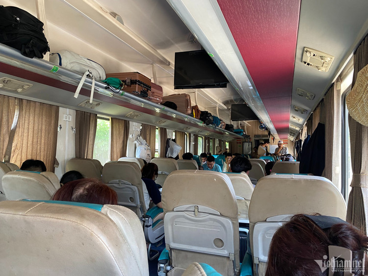 Thời điểm xảy ra vụ việc, trên tàu chở 355 hành khách. Ảnh: Vietnamnet.