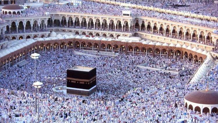 Mecca là thánh địa quan trọng nhất của người theo đạo Hồi và là quê hương của nhà tiên tri Muhammad. Mỗi năm, hàng triệu tín đồ Hồi giáo hành hương về thánh địa Mecca với mong muốn được nhìn thấy Kaaba, công trình kiến trúc hình khối lập phương độc đáo. Kaaba cũng là nơi chứa phiến đá thiêng liêng nhất đối với các tín đồ của tôn giáo này. Ảnh: Imgur. Mecca là thánh địa quan trọng nhất của người theo đạo Hồi và là quê hương của nhà tiên tri Muhammad. Mỗi năm, hàng triệu tín đồ Hồi giáo hành hương về thánh địa Mecca với mong muốn được nhìn thấy Kaaba, công trình kiến trúc hình khối lập phương độc đáo. Kaaba cũng là nơi chứa phiến đá thiêng liêng nhất đối với các tín đồ của tôn giáo này. Ảnh: Imgur.