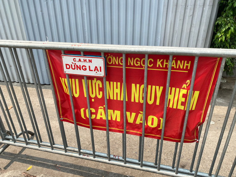 Hiện, đơn nguyên 1 đã bị niêm phong và treo cảnh báo nguy hiểm. Ảnh:T.Huy