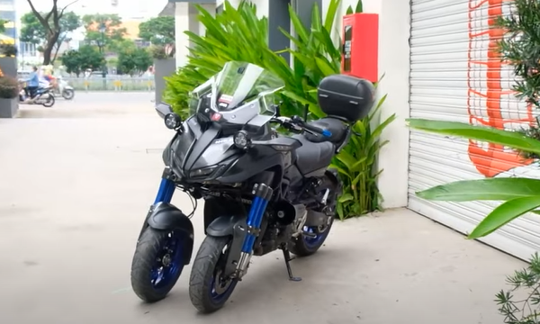 Xe được thiết kế ứng dụng công nghệ LMW (công nghệ nghiêng xe khi vào cua với xe nhiều bánh), giúp giữ nguyên trải nghiệm và cảm giác lái đối với xe nhiều bánh, đồng thời tăng sự chắc chắn cho xe khi vào cua.