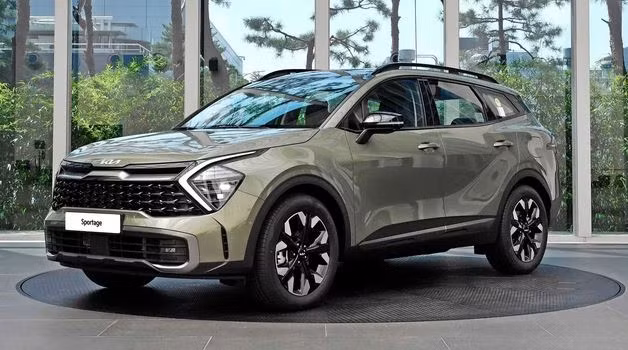 Giá mới lần lượt 1,019 tỷ đồng và 1,009 tỷ đồng. Các phiên bản máy xăng cũng đang được giảm giá, nhưng chỉ dao động trong khoảng 40-60 triệu đồng.