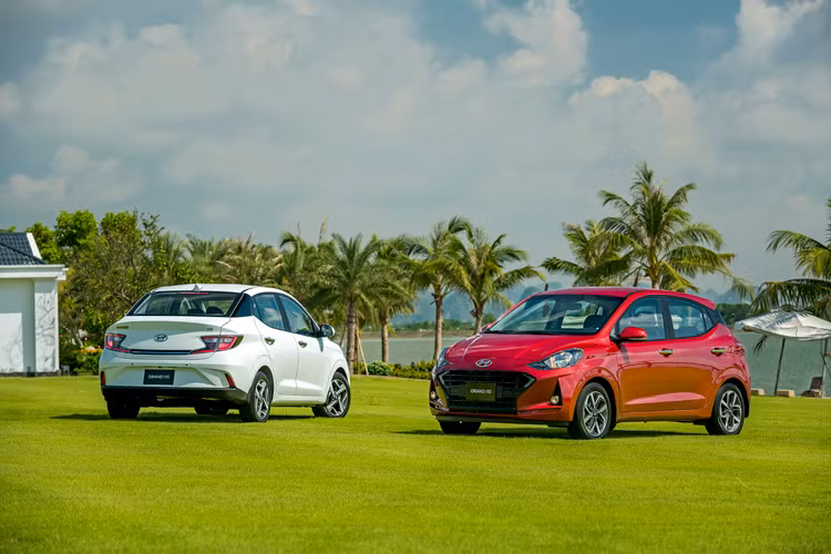 Trong phân khúc xe hạng A, Kia Morning (389-454 triệu đồng) cũng là một lựa chọn đáng cân nhắc làm phương tiện di chuyển cho phái nữ nhờ kích thước nhỏ gọn. Tuy nhiên so với Hyundai Grand i10, Kia Morning có phần thua thiệt về không gian nội thất. Ảnh: TC motor. Trong phân khúc xe hạng A, Kia Morning (389-454 triệu đồng) cũng là một lựa chọn đáng cân nhắc làm phương tiện di chuyển cho phái nữ nhờ kích thước nhỏ gọn. Tuy nhiên so với Hyundai Grand i10, Kia Morning có phần thua thiệt về không gian nội thất. Ảnh: TC motor.