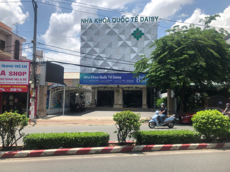 Phòng khám Nha khoa Quốc tế Daisy (65 Phú Lợi, P. Phú Lợi, TP. Thủ Dầu Một, tỉnh Bình Dương) thuộc Công ty Cổ phần Đầu tư Diva Holdings.