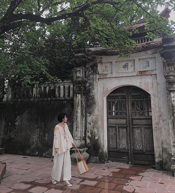 Chùa Bà Đanh có cảnh quan sơn thuỷ hữu tình, thanh u, cô tịch, nổi tiếng linh thiêng. Chùa có diện tích khoảng 10ha. Được xem là một trong những ngôi chùa đẹp và cổ kính nhất Hà Nam nói riêng và của miền Bắc nói chung. Khuôn viên chùa là một tổng thể bao gồm nhiều công trình kiến trúc nghệ thuật với gần 40 gian nhà lớn nhỏ. Ảnh: internet.