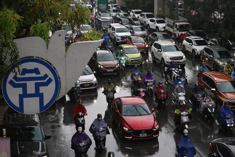 Do ảnh hưởng của không khí lạnh cuối mùa, hôm nay, Thủ đô Hà Nội, Bắc Bộ và Bắc Trung Bộ có mưa rào và giông rải rác, cục bộ có mưa to với lượng mưa từ 20-40mm/24h, có nơi trên 60mm/24h.