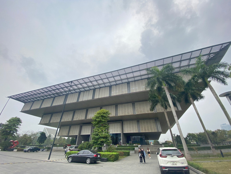 Bảo tàng Hà Nội tọa lạc trên đường Phạm Hùng, quận Nam Từ Liêm, Hà Nội, bảo tàng có kiến trúc sang trọng, hiện đại. Bảo tàng Hà Nội khánh thành nhân dịp kỷ niệm 1000 năm Thăng Long – Hà Nội - Ảnh: T.Huy