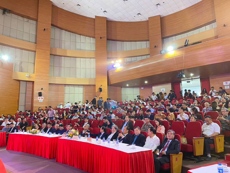 Đại biểu tham dự lễ ra mắt Viện Ứng dụng công nghệ và Chuyển đổi số. Ảnh: T.Huy