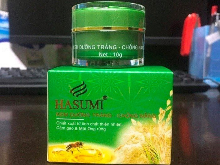 Mỹ phẩm kem dưỡng trắng chống nắng nhãn hàng HASUMI.