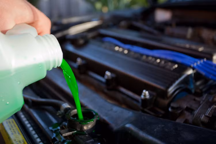 Chất làm mát động cơ giúp bảo vệ xe và tuổi thọ của động cơ. Ảnh: internet. Chất làm mát động cơ giúp bảo vệ xe và tuổi thọ của động cơ. Ảnh: internet.