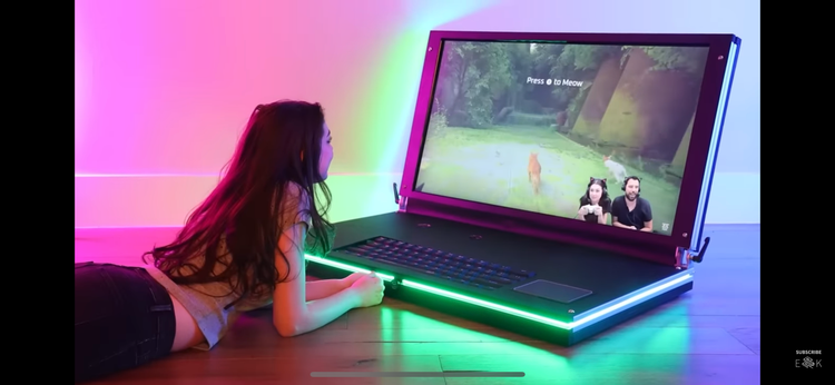 Bên trong laptop là máy tính Intel NUC 11 Enthusiast. Cấu hình của thiết bị gồm CPU Intel Core i7 thế hệ thứ 11 và GPU NVIDIA RTX 2060, đủ sức chơi nhiều game khác nhau trên màn hình kích thước lớn. Bên trong laptop là máy tính Intel NUC 11 Enthusiast. Cấu hình của thiết bị gồm CPU Intel Core i7 thế hệ thứ 11 và GPU NVIDIA RTX 2060, đủ sức chơi nhiều game khác nhau trên màn hình kích thước lớn.