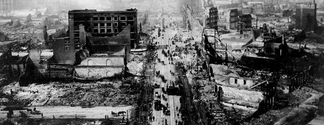 Số người chết và tổn thất tiền tệ phát sinh từ thảm họa lan rộng này là không chắc chắn. Các ước tính khác nhau về tổng số người thiệt mạng từ trận động đất và sóng thần đã được công bố, trong khoảng từ 1.000 đến 7.000 người thiệt mạng. Các nguồn khác nhau đã ước tính chi phí tiền tệ dao động từ 400 triệu đô la đến 800 triệu đô la Mỹ (tương đương 3,39 tỷ đô la đến 6,78 tỷ đô la ngày nay, được điều chỉnh theo lạm phát).