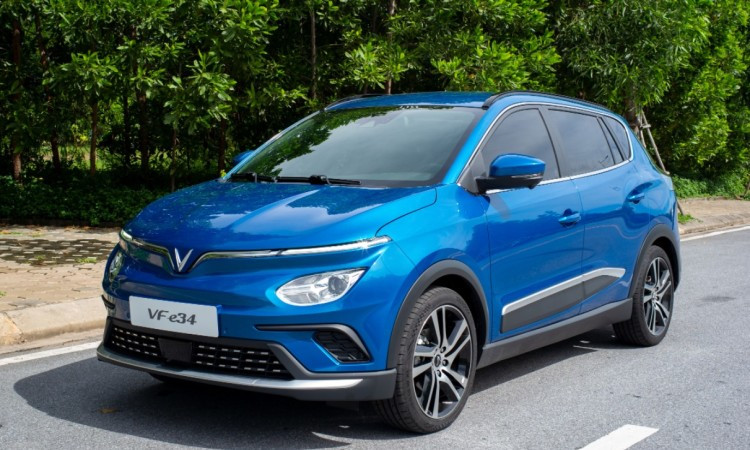 VinFast VF e34 khá phù hợp với nhóm khách hàng nữ thích những trải nghiệm mới mẻ với dòng ôtô điện.