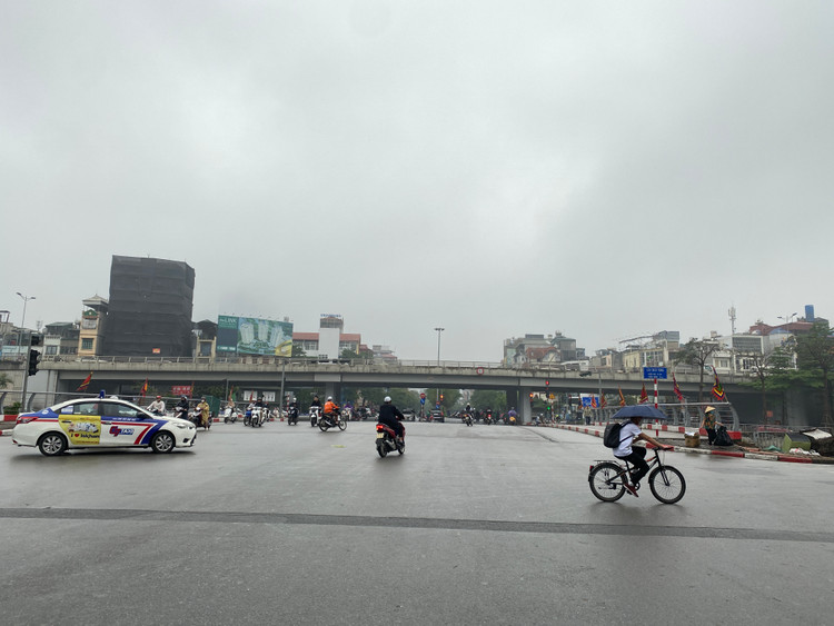 Thời tiết hôm nay 12/4, Bắc Bộ nồm ẩm khó chịu.