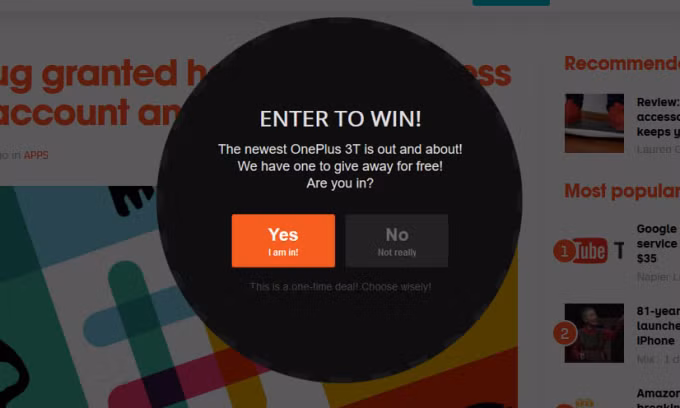 Pop-up có nội dung trúng thưởng điện thoại hiển thị trên một website. Ảnh: TNW