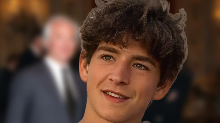 Kevin David Lehmann quốc tịch ý, giá trị ròng ước tính 3,5 tỷ USD Anh thừa kế 50% cổ phần của cha là Guenther Lehmann trong chuỗi cửa hàng thuốc drogerie markt của Đức. Trên thực tế, ông Guenther đã chuyển nhượng cổ phần cho con trai khi anh 14 tuổi, nhưng dưới dạng ủy thác. Vào tháng 9/2020, khi tròn 18 tuổi, Kevin chính thức nắm quyền sở hữu số cổ phần này, giúp anh bước vào danh sách tỷ phú thế giới. Ảnh: nanopress