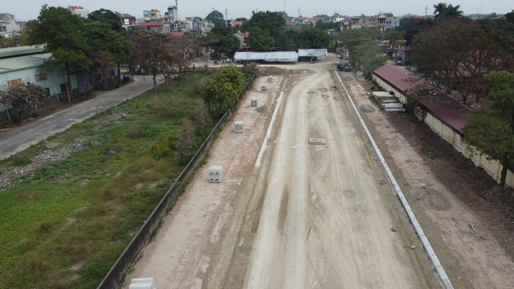 Dự án cải tạo, nâng cấp đường QL1A đến Kênh Tây trên địa bàn xã Thắng Lợi đang được thực hiện.