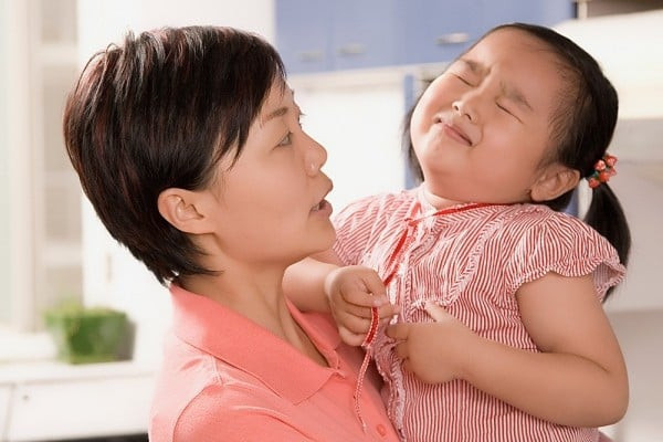 Người xưa thường nói “đi lễ quanh năm không bằng ngày rằm tháng Giêng” nhằm chỉ sự quan trọng của ngày này. Chính vì vậy, trong ngày này bạn nên kiêng để trẻ con khóc, bởi trẻ con khóc sẽ làm gia đình không may mắn, dễ xảy ra một số việc không mong muốn, vào ngày này cha mẹ không nên để con cái khóc - Ảnh minh họa (Nguồn:internet).