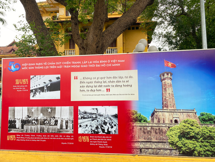 Kỷ niệm 48 năm Ngày giải phóng miền Nam, thống nhất đất nước, người dân Hà Nội nói riêng và cả nước nói chung thêm tự hào về dân tộc Việt Nam anh hùng, truyền thống đoàn kết và tinh thần quyết tâm bảo vệ toàn vẹn lãnh thổ thiêng liêng của Tổ quốc.