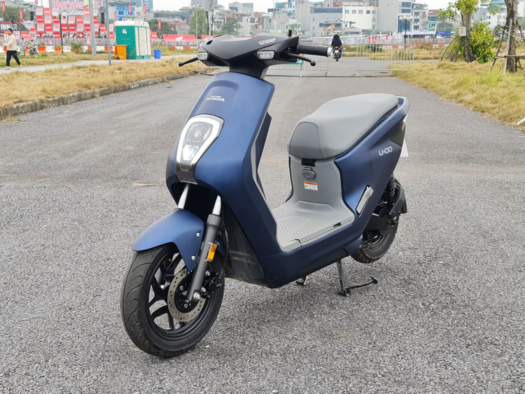 Hiện tại, Honda U-Be đang được cửa hàng tư nhân bán với mức giá 25 triệu đồng, bằng một nửa so với đối thủ Yamaha NEO&apos;S (50 triệu đồng) - Ảnh:internet.