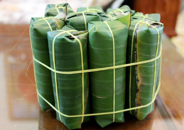 Điểm khác biệt lớn nhất giữa món đặc sản này chính là hương vị của lá đinh lăng. Mùi hương đặc trưng này kết nối hương vị của từng nguyên liệu bên trong, tạo nên một sự bùng nổ về vị giác cho người thưởng thức - Ảnh:bachhoaxanh.