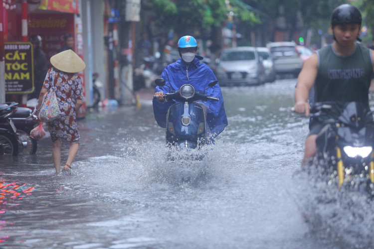 Các phương tiện di chuyển khó khăn.