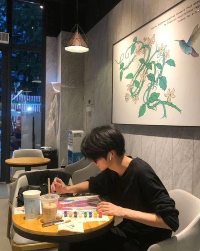 Từng nhận áp lực tài chính rất lớn khi mức lương cứng chưa đạt nổi 10 triệu. (Ảnh minh họa Pinterest)