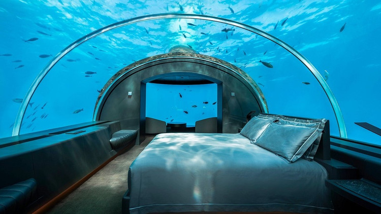 Jules&apos; Undersea Lodge (Florida, Mỹ) là khách sạn dưới nước duy nhất ở Mỹ, một trong những địa điểm độc đáo ẩn dưới đáy đại dương. Đặc biệt, cách duy nhất để đến được khách sạn là lặn xuống. Do đó, khách sạn thu hút những du khách có niềm đam mê bơi lội và lặn dưới nước biển. Ảnh: Tripadvisor.
