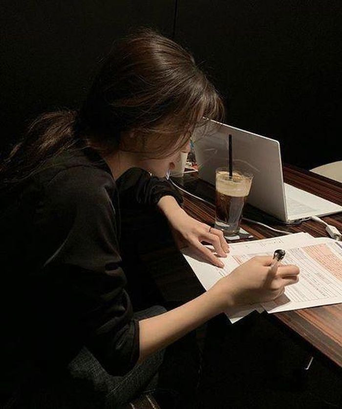 Cần rất nhiều nỗ lực mới đạt được mức lương cứng 10 triệu/tháng (Ảnh minh họa Pinterest).