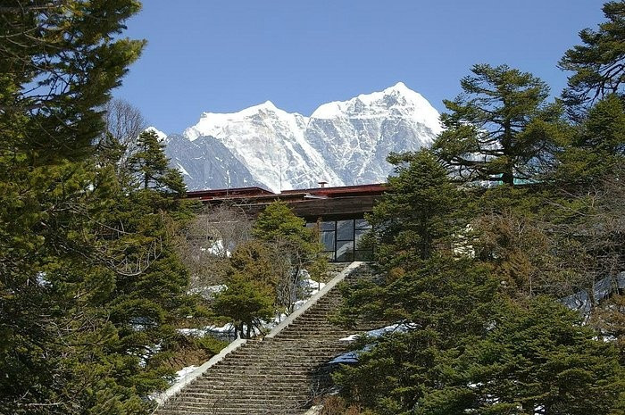 Khách sạn Everest (Kathmandu, Nepal) có độ cao hùng vĩ nhất trên thế giới. Để đến được khách sạn, du khách phải đi bộ xuyên qua những ngọn đồi hoặc đi trực thăng. Không khí trong lành, tầm nhìn ra núi Everest, khách sạn là một địa điểm nghỉ dưỡng thú vị. Ảnh: Tripadvisor.