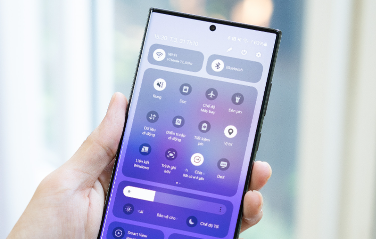 Bảng Cài đặt nhanh trên One UI 6.0 đã được làm trực quan hơn và có bố cục mới để giúp người dùng kích hoạt tính năng một cách dễ dàng.