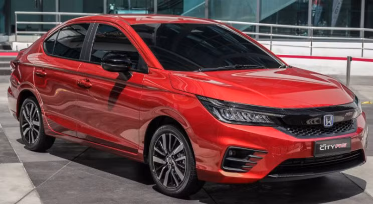 Kết thúc quý 1/2023, Grand i10 đạt doanh số 2.245 chiếc và là một trong những sự lựa chọn hàng đầu cho người tiêu dùng ở mức giá dưới 500 triệu đồng. Hyundai Grand i10 sử dụng động cơ Kappa 1.2L cho công suất tối đa 83 mã lực tại vòng tua máy 6.000 vòng/phút, mô men xoắn tối đa 114 Nm tại 4.000 vòng/phút. Xe có hai tuỳ chọn hộp số sàn 5 cấp và hộp số tự động 4 cấp. Ảnh: honda