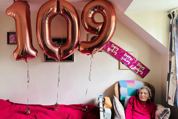 Bà Olive Edwards vừa trải qua sinh nhật lần thứ 109 hôm 25/3. Ảnh: Birchland Care Home.