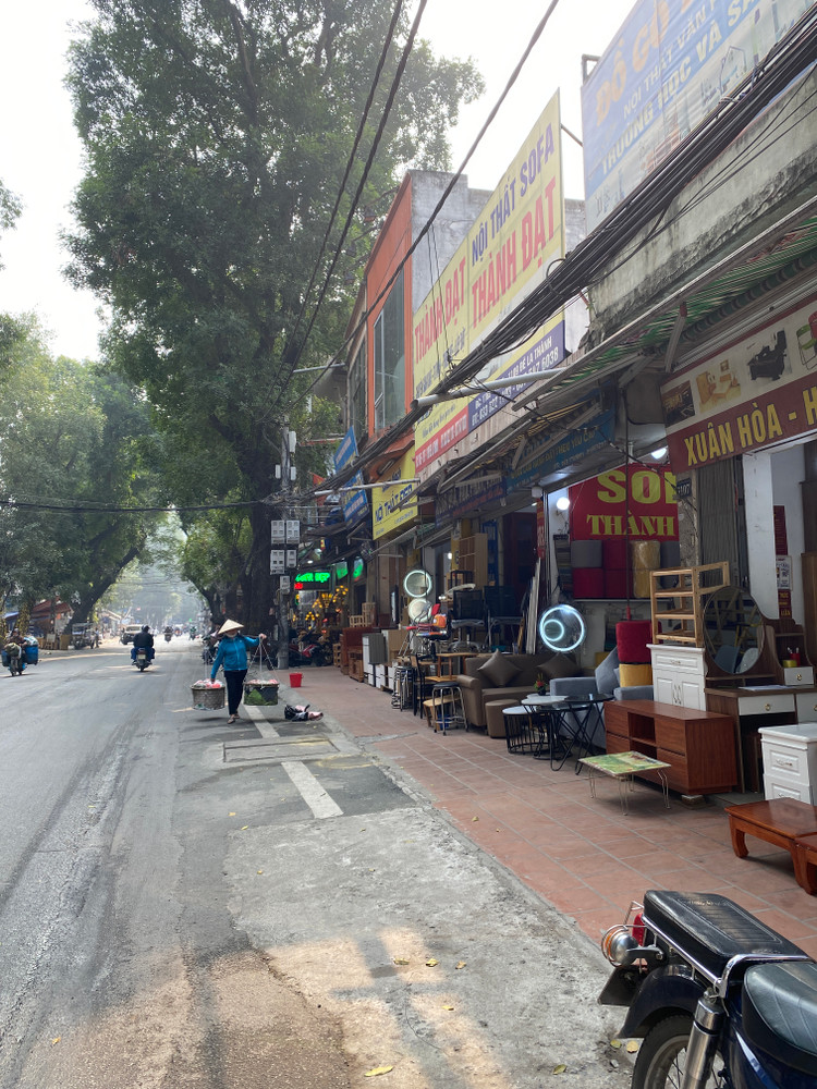 Các đơn vị quyết liệt xử lý vi phạm, giành lại vỉa hè cho dân. Đây là tín hiệu mừng, người dân hoan nghênh và mong chờ ý chí quyết tâm và hành động của TP Hà Nội trong công tác giữ gìn an toàn giao thông, trật tự đô thị, trật tự công cộng trở thành hiện thực.