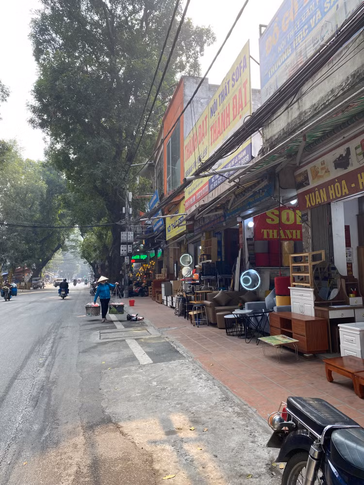 Các đơn vị quyết liệt xử lý vi phạm, giành lại vỉa hè cho dân. Đây là tín hiệu mừng, người dân hoan nghênh và mong chờ ý chí quyết tâm và hành động của TP Hà Nội trong công tác giữ gìn an toàn giao thông, trật tự đô thị, trật tự công cộng trở thành hiện thực.