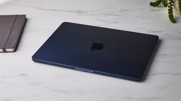 Apple sắp tới có thể sẽ công bố màu đen nhám trên các mẫu MacBook và iPhone - Hình minh họa (Ảnh: TechRadar)